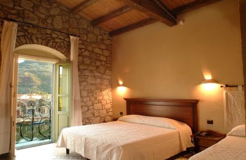 Bosa Historic Centre Hotel | Corte Fiorita Albergo Diffuso