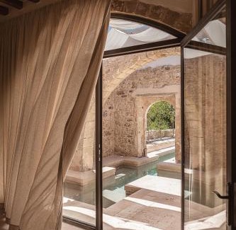 Kaliviani Villa | Corte Interna, free heated pool