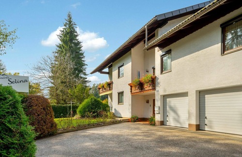 Unterburg am Klopeiner See Apartment | Cosy apartment for 4 guests with WIFI, TV and balcony