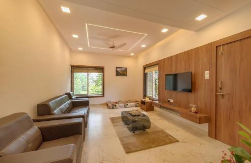 Paud Villa | CosmicStays Casa Ivory Private Pool Villa near Mulshi