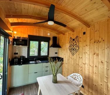 Blanes Apartment | Costa Brava Insólita con Piscina Privada, AC, WIFI, Parking, Terraza