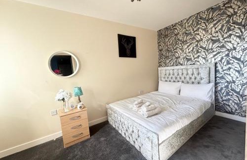 Grays Apartment | Cosy 1-Bedroom Apartment in Central Grays with Parking & Excellent Transport Links