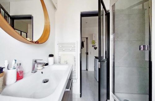 Necker Apartment | Cosy 2 Person Studio - Near Eiffel Tower