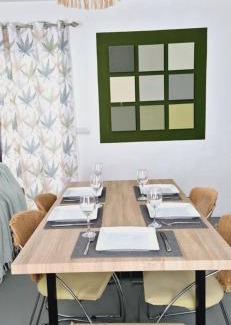 La Preneuse House | Cosy 2BD Home-Only 7 Mins walk to La Preneuse Beach & Shops