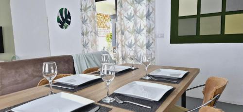 La Preneuse House | Cosy 2BD Home-Only 7 Mins walk to La Preneuse Beach & Shops