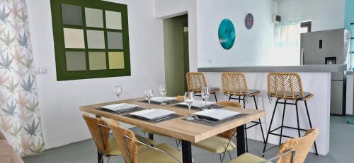 La Preneuse House | Cosy 2BD Home-Only 7 Mins walk to La Preneuse Beach & Shops