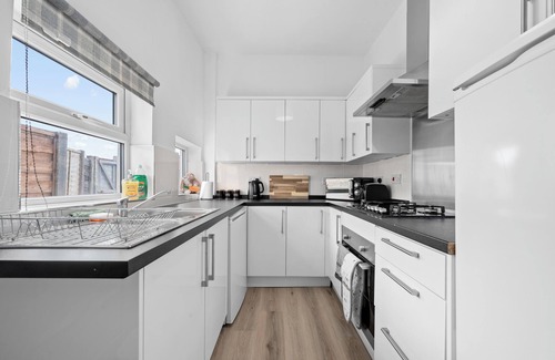 Blackrod House | Cosy 3-Bed Home in Blackrod | Modern & Homely