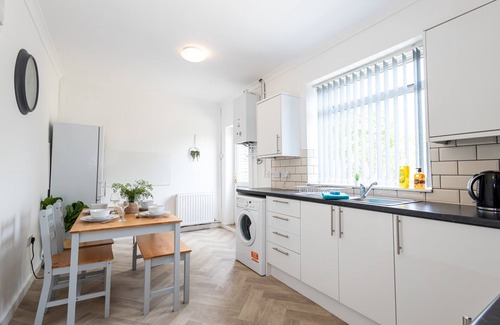 St Helens House | Cosy 3 Bedroom House in St Helens