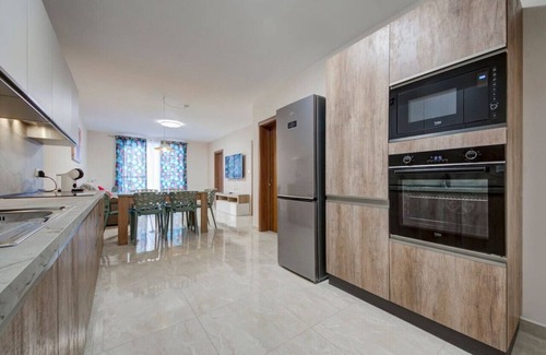 Il-Balluta Apartment | Cosy 3BR home with Private Terrace in Sliema