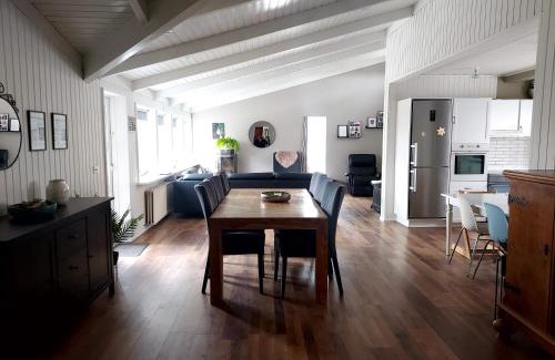 Hofn Apartment | Cosy and family friendly home with a great location
