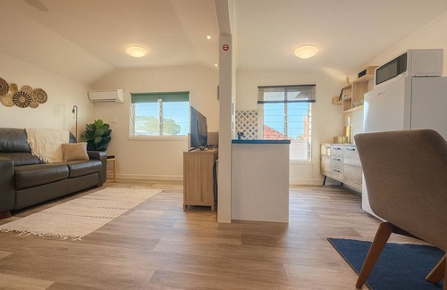 Graceville Apartment | Cosy and private self contained retreat in a great location, pet friendly