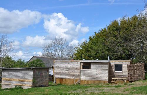 Shaftesbury House | Cosy and rural Lodge at Goldhill Glamping