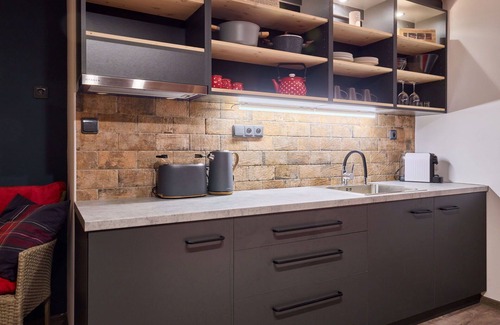 Mlade Buky Apartment | Cosy apartment for 2 guests with WIFI, pool, A/C, TV, patio and pets allowed