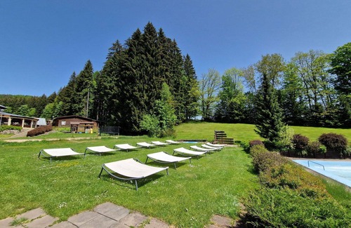 Mlade Buky Apartment | Cosy apartment for 2 guests with WIFI, pool, A/C, TV, patio and pets allowed