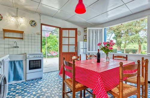 Jau-Dignac-et-Loirac House | Cosy apartment in villa for 5 guests with WIFI, TV and terrace