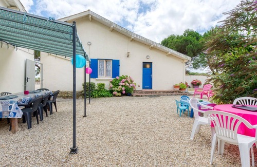 Jau-Dignac-et-Loirac House | Cosy apartment in villa for 5 guests with WIFI, TV and terrace