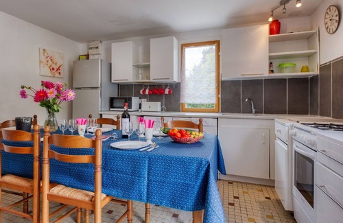 Jau-Dignac-et-Loirac House | Cosy apartment in villa for 5 guests with WIFI and TV