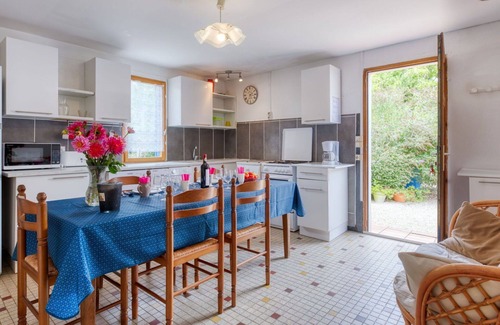 Jau-Dignac-et-Loirac House | Cosy apartment in villa for 5 guests with WIFI and TV