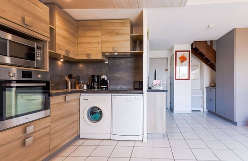 Sainte-Marie-Plage Apartment | Cosy apartment for 4 guests with TV and balcony