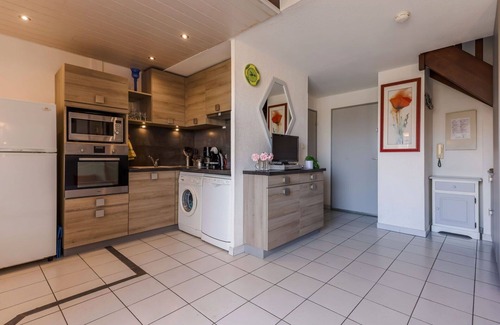 Sainte-Marie-Plage Apartment | Cosy apartment for 4 guests with TV and balcony