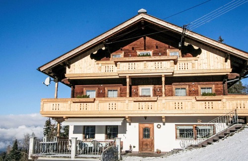 Holdernach Villa | Cosy apartment in villa for 10 guests with WIFI, TV, balcony and pets allowed