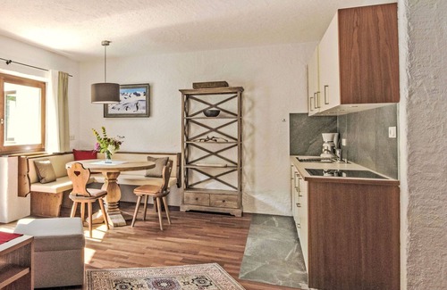 Innsbruck Apartment | Cosy apartment for 2 guests with TV, balcony and pets allowed