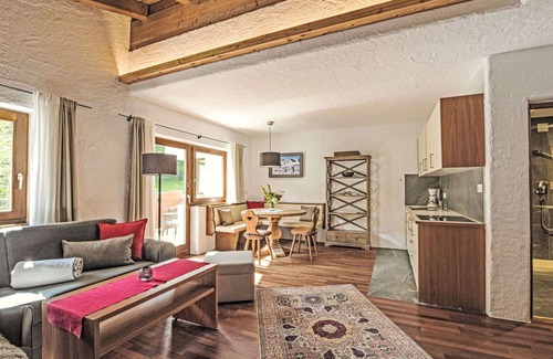 Innsbruck Apartment | Cosy apartment for 2 guests with TV, balcony and pets allowed