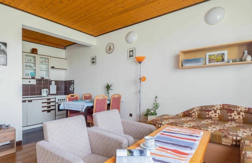Rabyne Apartment | Cosy apartment for 5 guests with WIFI, patio, pets allowed and panoramic view