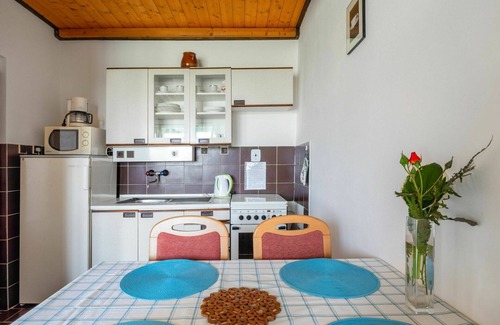 Rabyne Apartment | Cosy apartment for 5 guests with WIFI, patio, pets allowed and panoramic view