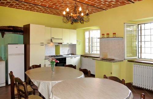 Cortazzone Villa | Cosy apartment in villa for 14 people with WIFI, pool, patio, pets allowed and parking