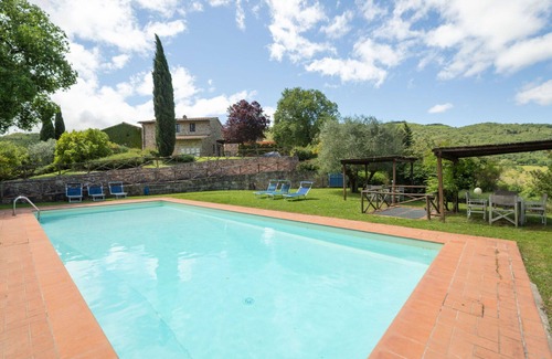 Greve in Chianti House | Cosy apartment in villa for 8 guests with pool, WIFI, TV, patio and pets allowed
