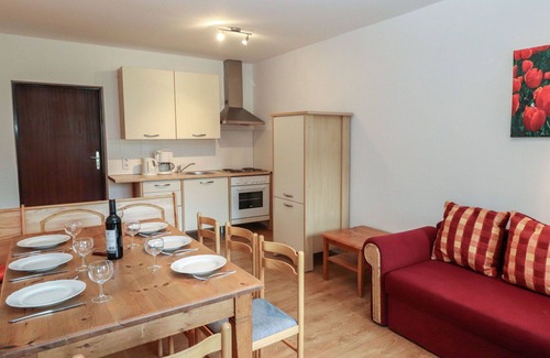 Muhldorf Apartment | Cosy apartment for 8 guests with WIFI, TV and balcony