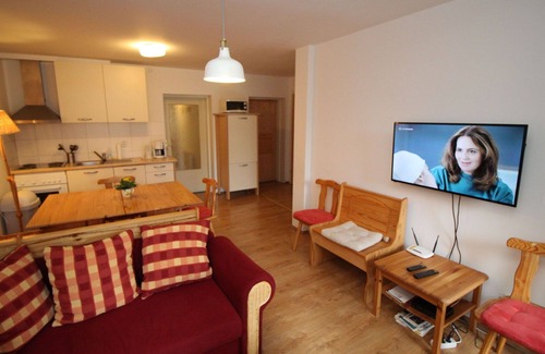 Muhldorf Apartment | Cosy apartment for 8 people with WIFI, TV and balcony