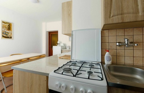 Balatonszemes Apartment | Cosy apartment for 15 people with A/C, WIFI, TV, patio and pets allowed
