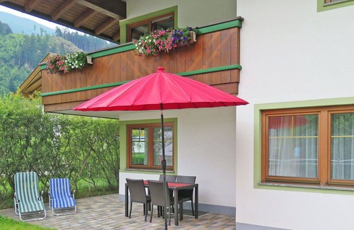 Aschau Im Zillertal Apartment | Cosy apartment for 10 people with WIFI, TV, terrace and parking