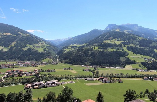 Aschau Im Zillertal Apartment | Cosy apartment for 10 people with WIFI, TV, terrace and parking