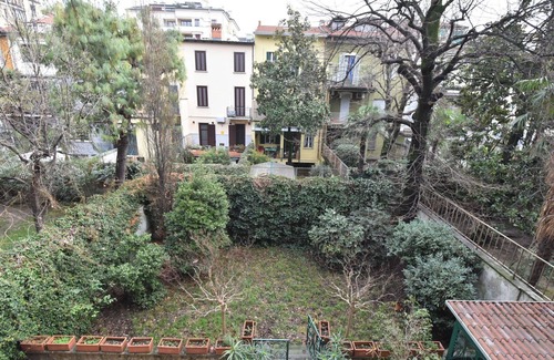 Milan Apartment | Cosy apartment for 10 people with WIFI, A/C, TV and balcony