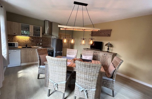 Grossschoenau Apartment | Cosy apartment for 12 guests with hot tub, WIFI, TV, patio and pets allowed