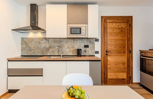 Verceia Apartment | Cosy apartment for 2 guests with A/C, WIFI, TV and balcony