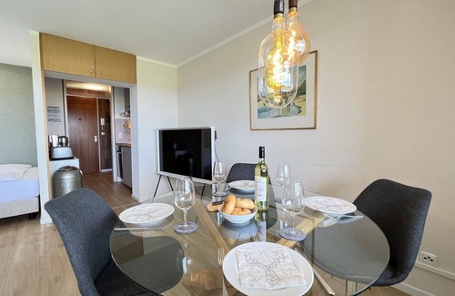 Loffingen Apartment | Cosy apartment for 3 people with WIFI, pool, TV, balcony, pets allowed and panoramic view