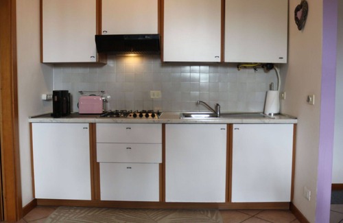 Colà Di Lazise Apartment | Cosy apartment for 3 people with A/C, pool, TV, balcony and pets allowed