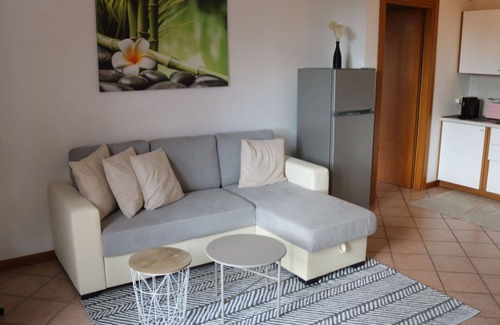 Colà Di Lazise Apartment | Cosy apartment for 3 people with A/C, pool, TV, balcony and pets allowed