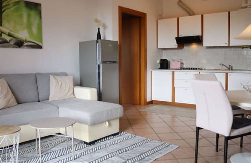 Colà Di Lazise Apartment | Cosy apartment for 3 people with A/C, pool, TV, balcony and pets allowed
