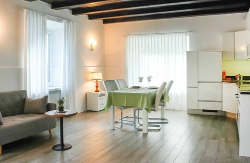 Vira Apartment | Cosy apartment for 3 people with pool, WIFI, TV and patio