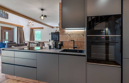 Solk Apartment | Cosy apartment for 4 guests with WIFI, hot tub, TV and patio