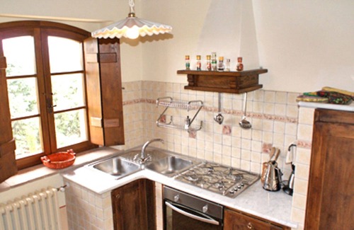 Allerona Apartment | Cosy apartment for 4 guests with WIFI, pool, TV, patio and pets allowed