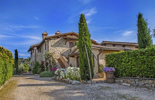 Allerona Apartment | Cosy apartment for 4 guests with WIFI, pool, TV, patio and pets allowed