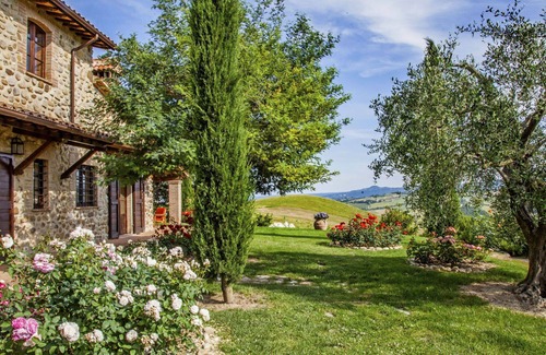 Allerona Apartment | Cosy apartment for 4 guests with WIFI, pool, TV, patio and pets allowed