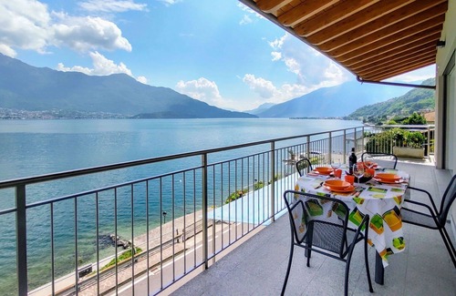 Gera Lario Apartment | Cosy apartment for 4 people with WIFI, A/C, TV, terrace and pets allowed