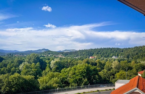 Postojna Apartment | Cosy apartment for 4 people with A/C, WIFI, TV and panoramic view